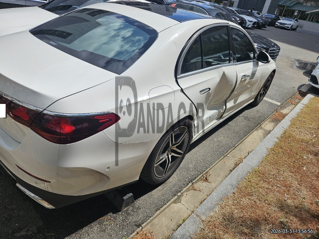 2026 Mercedes-Benz E 200, photograph 2