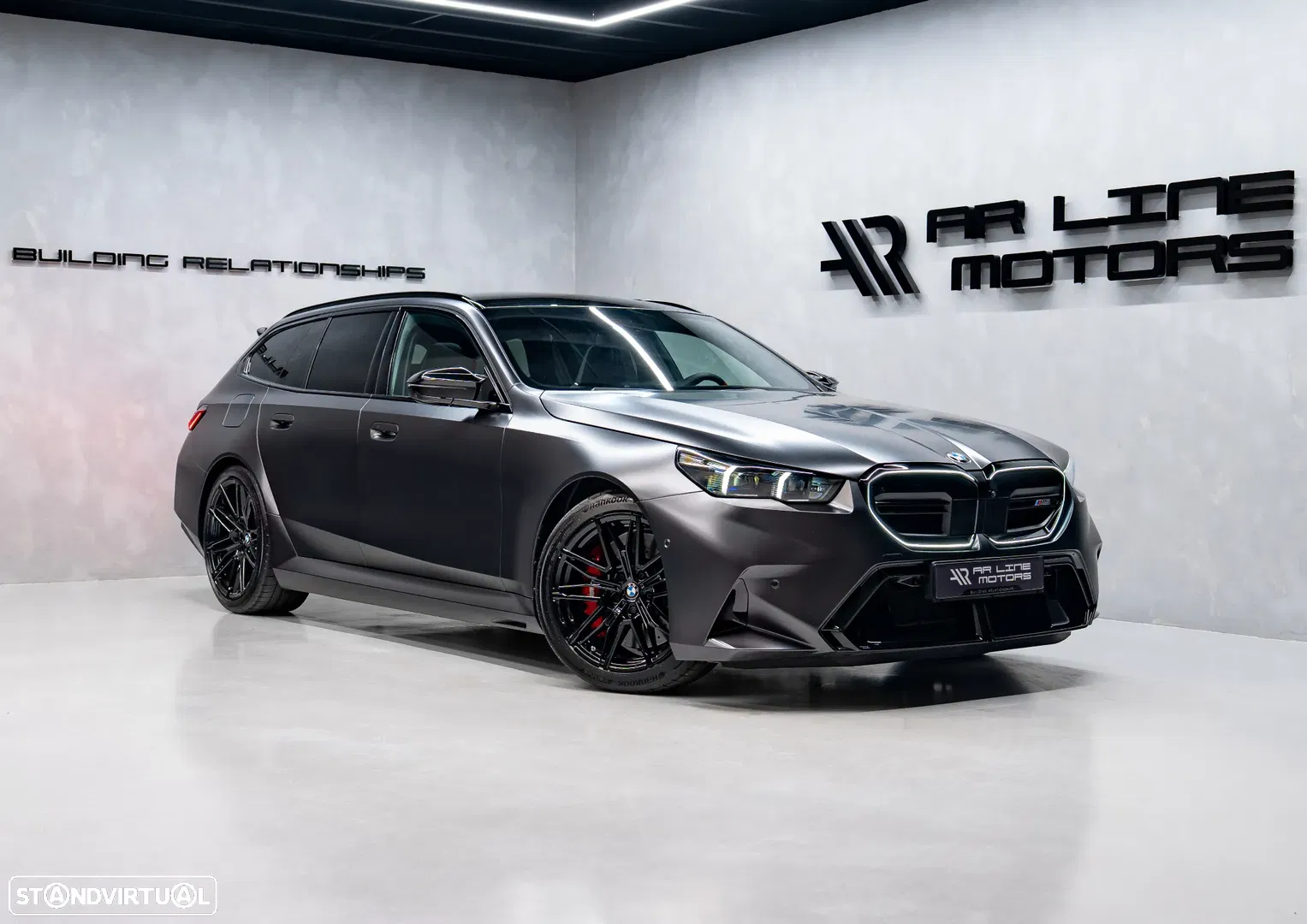 2025 BMW Série 5 Touring xDrive, photograph 2