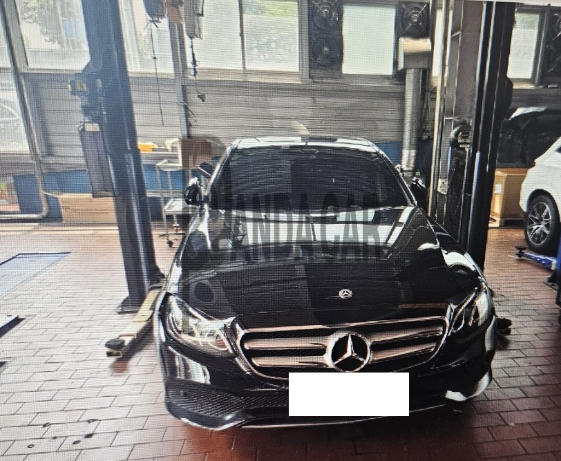 2019 Mercedes-Benz E300, photograph 1