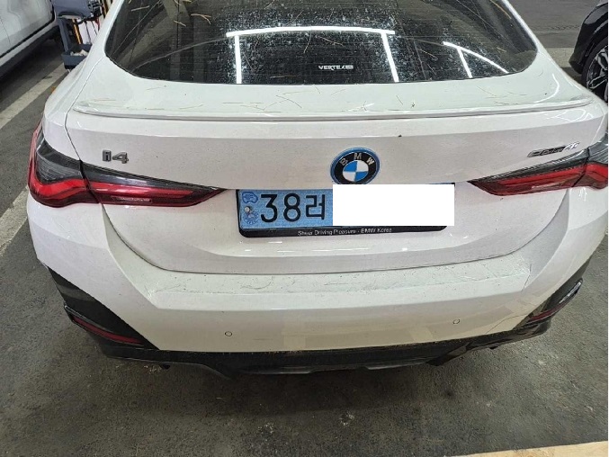 2022 BMW i4 eDrive40, photograph 2