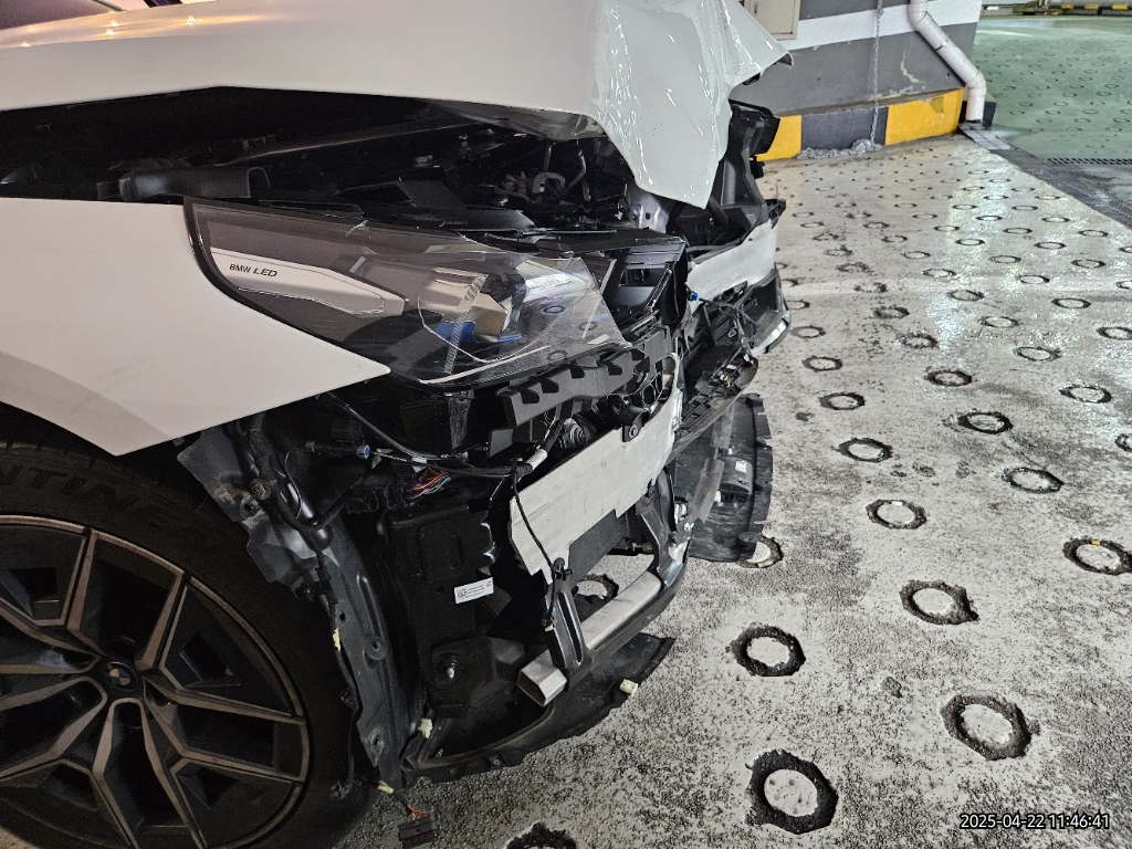 2024 BMW i5 eDrive40, photograph 3