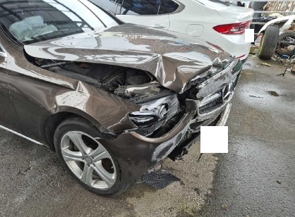 2017 Mercedes-Benz E220 d 4Matic, photograph 2