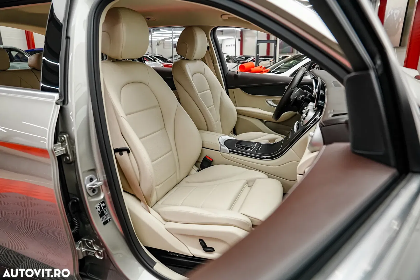 2022 Mercedes-Benz GLC 300 de 4Matic 9G-TRONIC Exclusive, photograph 8