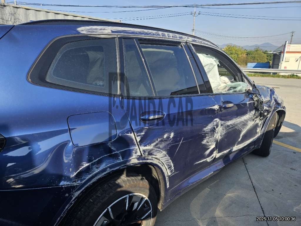 2025 BMW iX3 M Sport, photograph 3