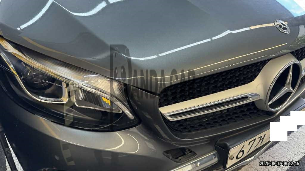 2019 Mercedes-Benz GLC300 4Matic Coupe, photograph 5