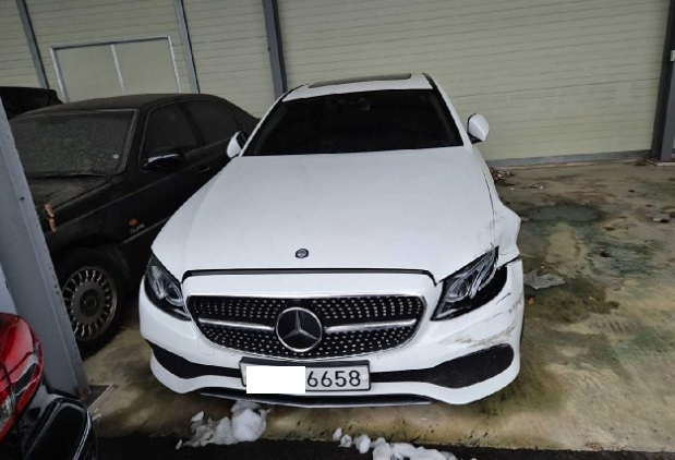 2017 Mercedes-Benz E220 d, photograph 1
