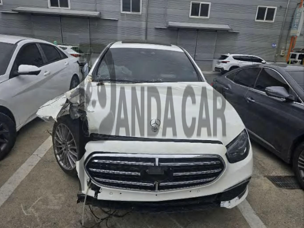 2021 Mercedes-Benz E250, photograph 4