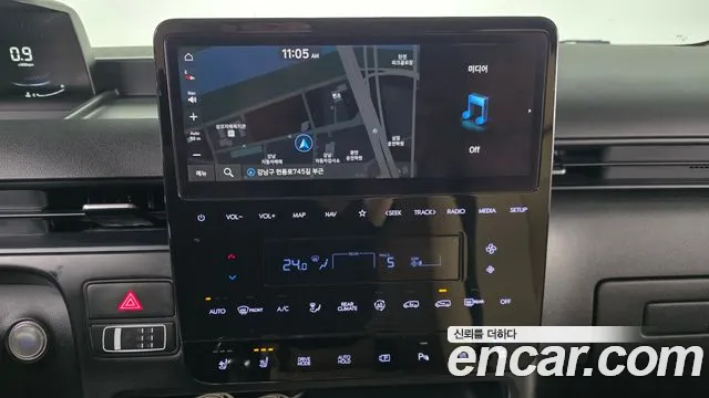 Hyundai Staria 4WD Tourer 9-Seater — photo 1 of 30