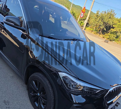 2020 BMW X1 xDrive20i Advantage, photograph 2
