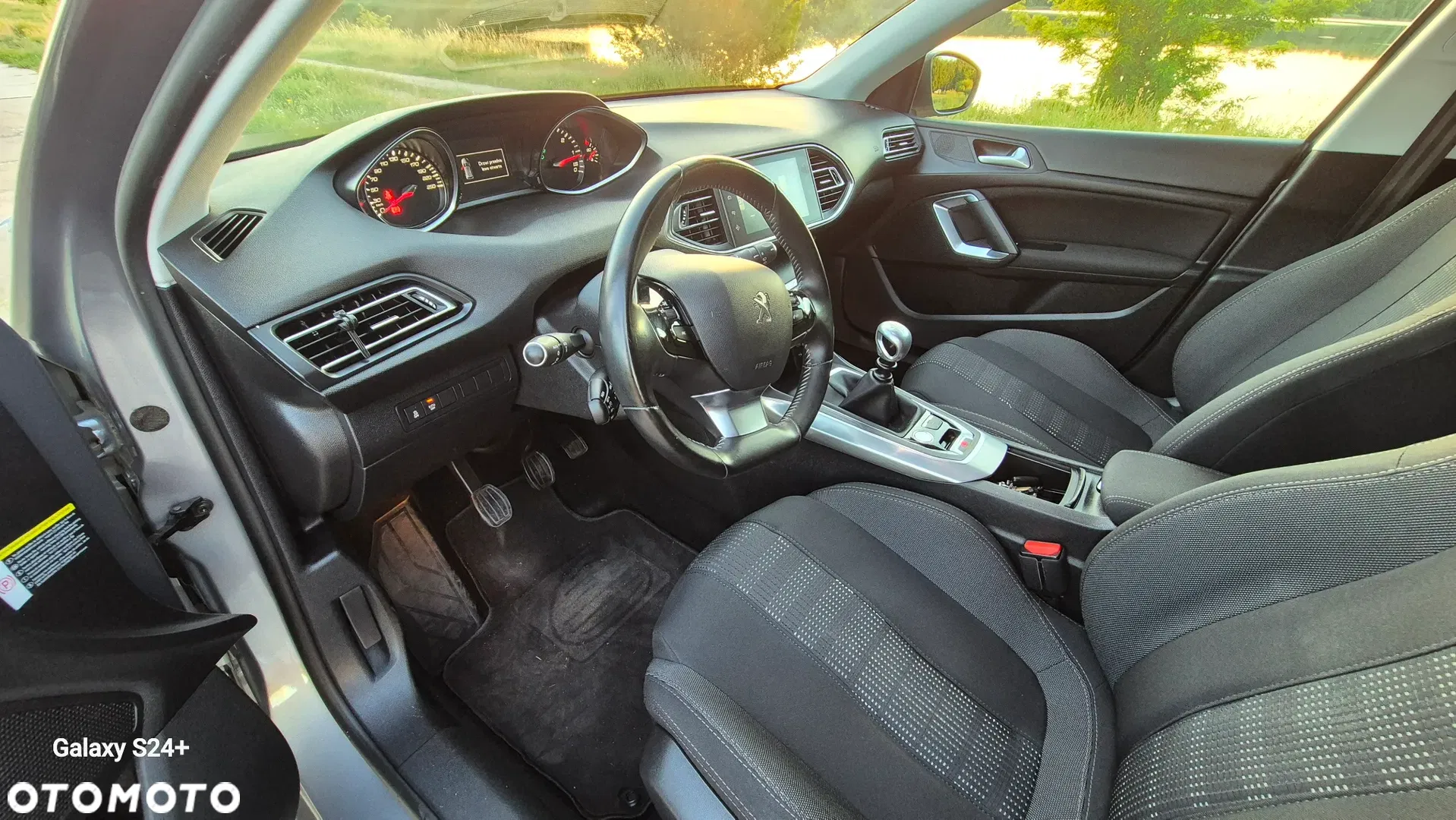 2016 Peugeot 308 BlueHDi 150 Stop & Start Allure, photograph 12