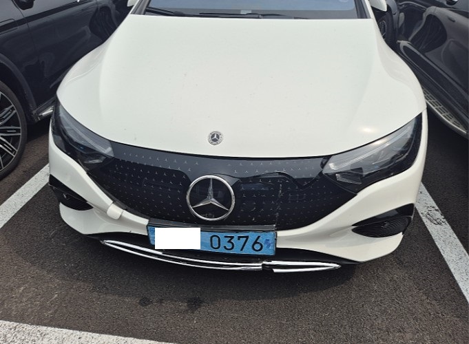2022 Mercedes-Benz EQE350, photograph 4
