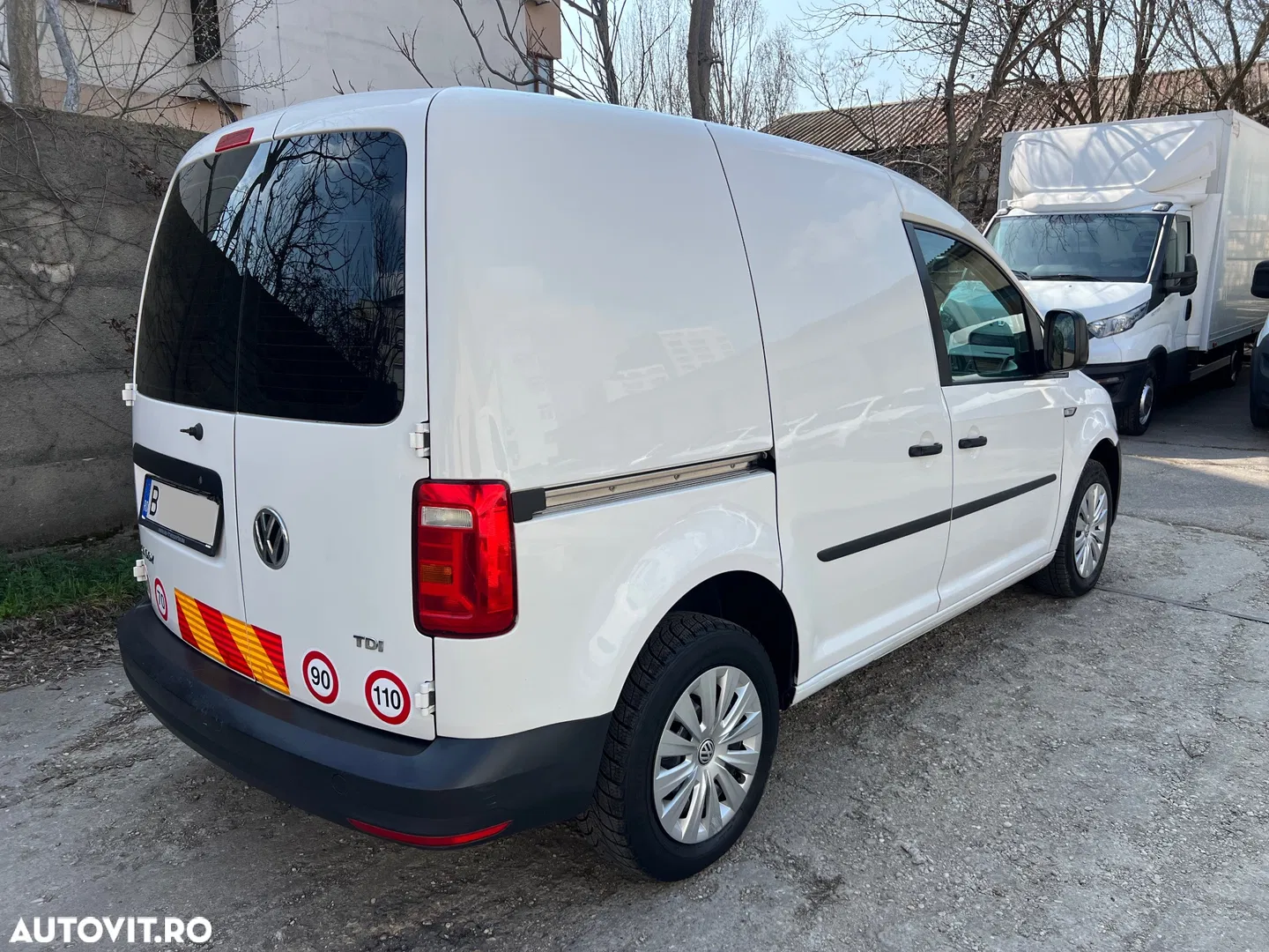 2017 Volkswagen Caddy, photograph 2