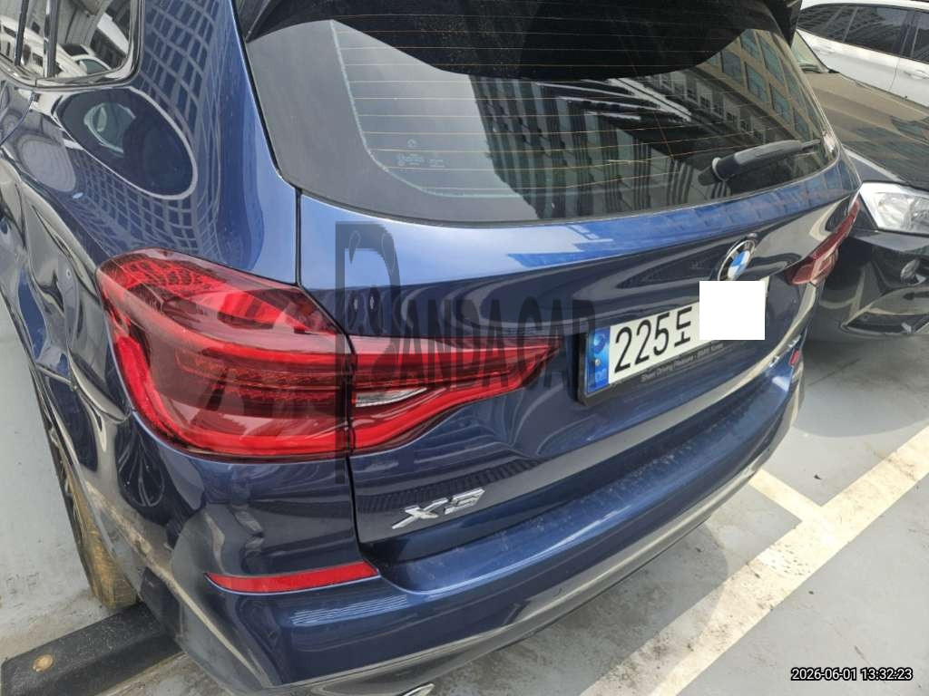 2021 BMW X3 xDrive30e, photograph 3