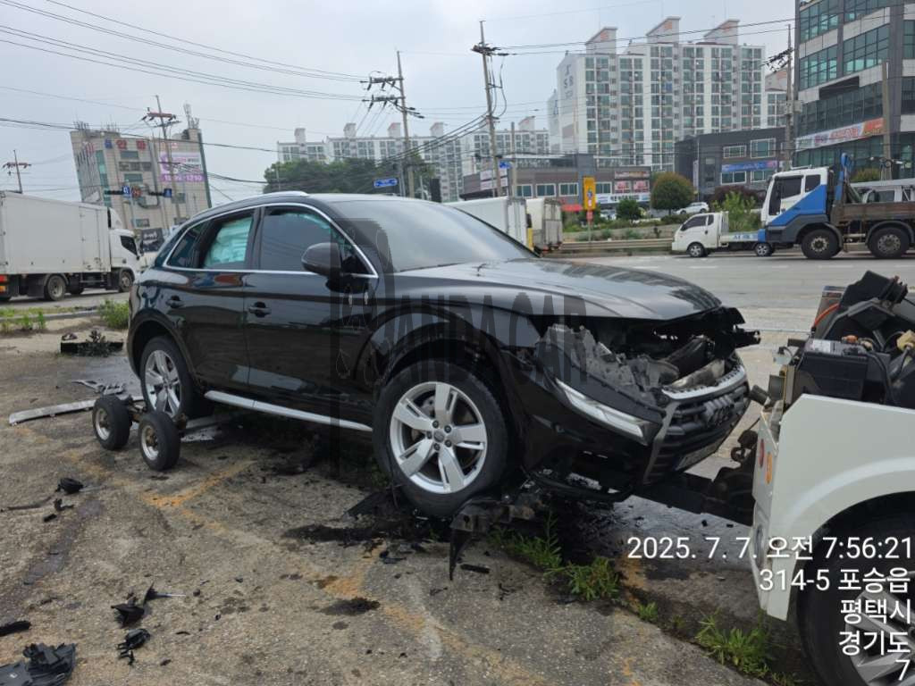 2020 Audi Q5 40 TDI quattro, photograph 2