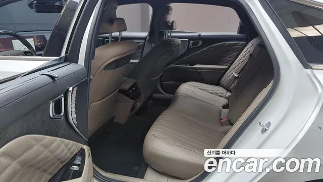 2022 Kia K8 2.5 Gasoline 2WD, photograph 2