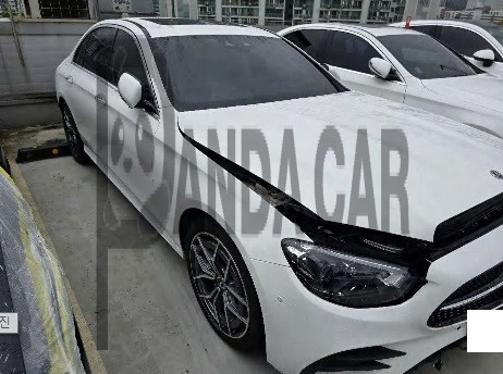 2022 Mercedes-Benz E220 d 4MATIC, photograph 2