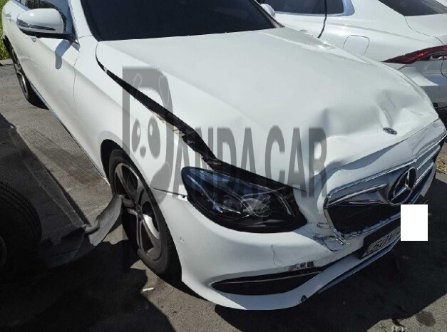 2018 Mercedes-Benz E300, photograph 4