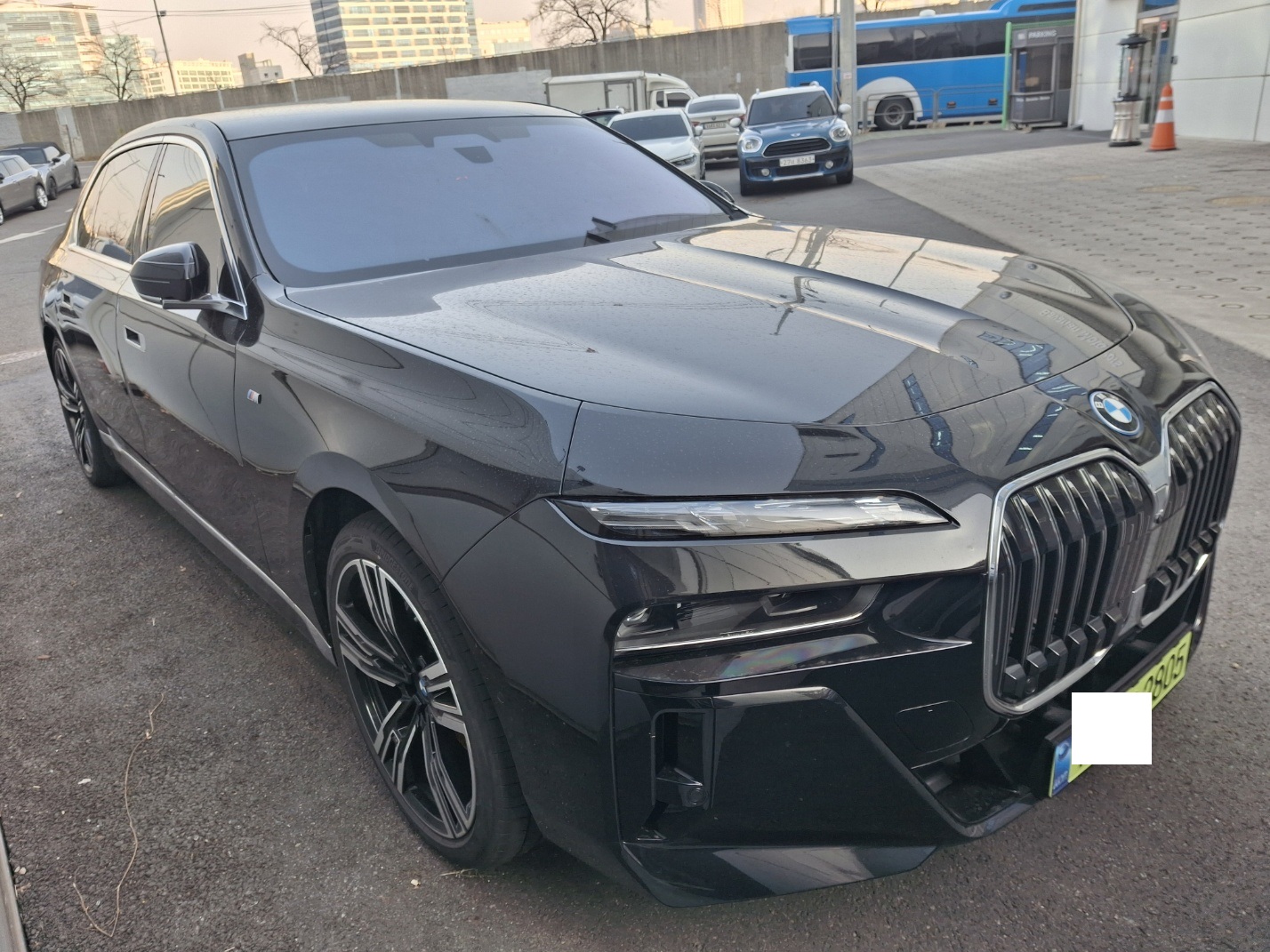 2024 BMW 750e xDrive, photograph 1