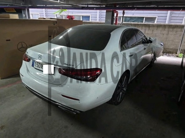 2021 Mercedes-Benz E450 4MATIC, photograph 3