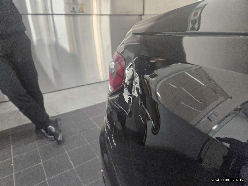 2023 Audi A8 L 55 TFSI quattro, photograph 4