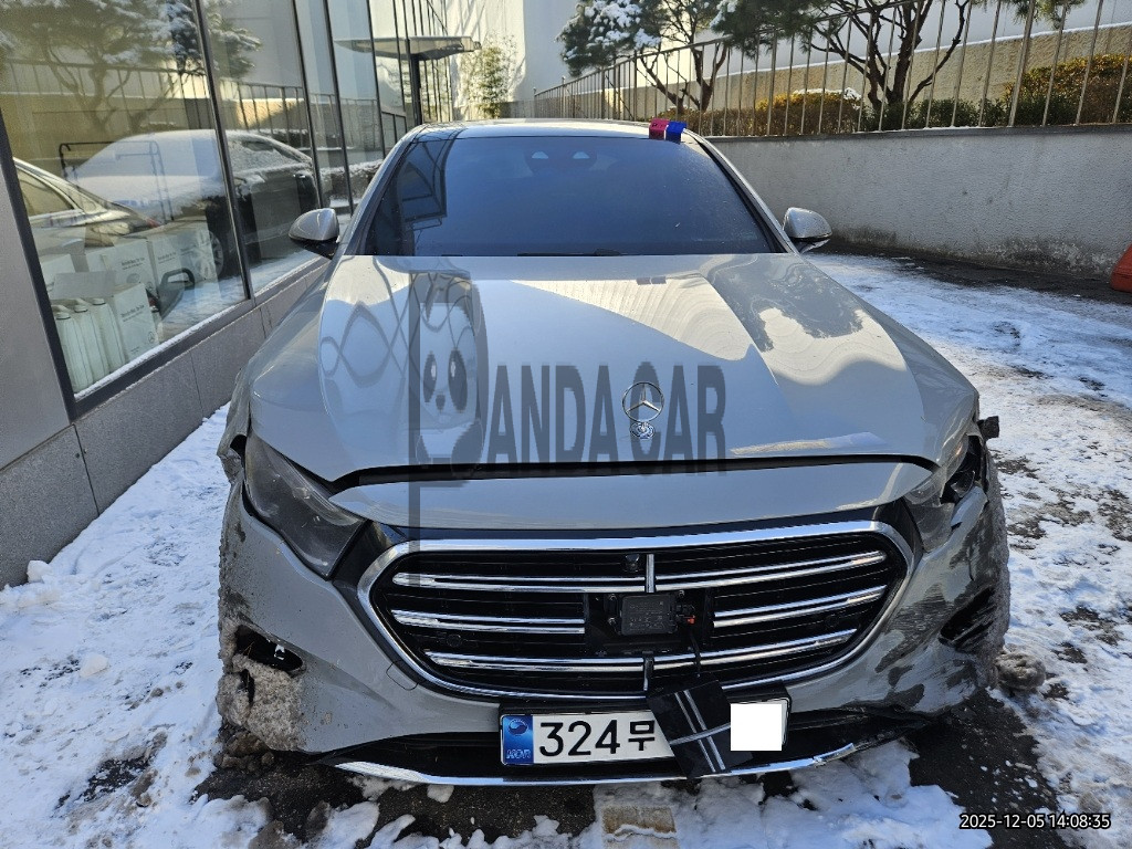 2025 Mercedes-Benz E 350 e 4MATIC, photograph 1