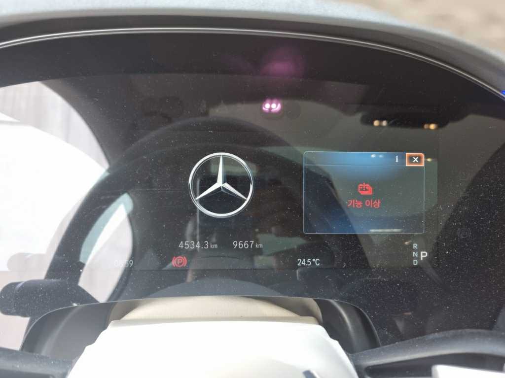 2023 Mercedes-Benz EQS580 4MATIC SUV, photograph 5