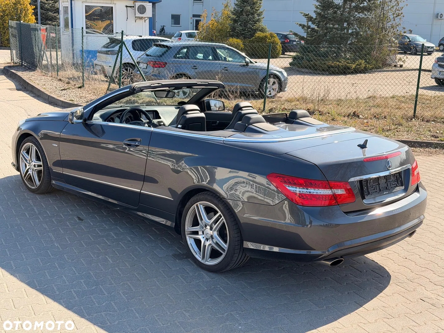 2010 Mercedes-Benz Klasa E 350 CGI BlueEFFICIENCY 7G-TRONIC Elegance, photograph 3
