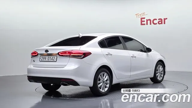 Kia K3 Trendy — photo 1 of 20