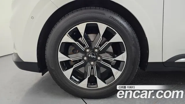 Kia Canival Diesel 7-Seater Signature — photo 1 of 33