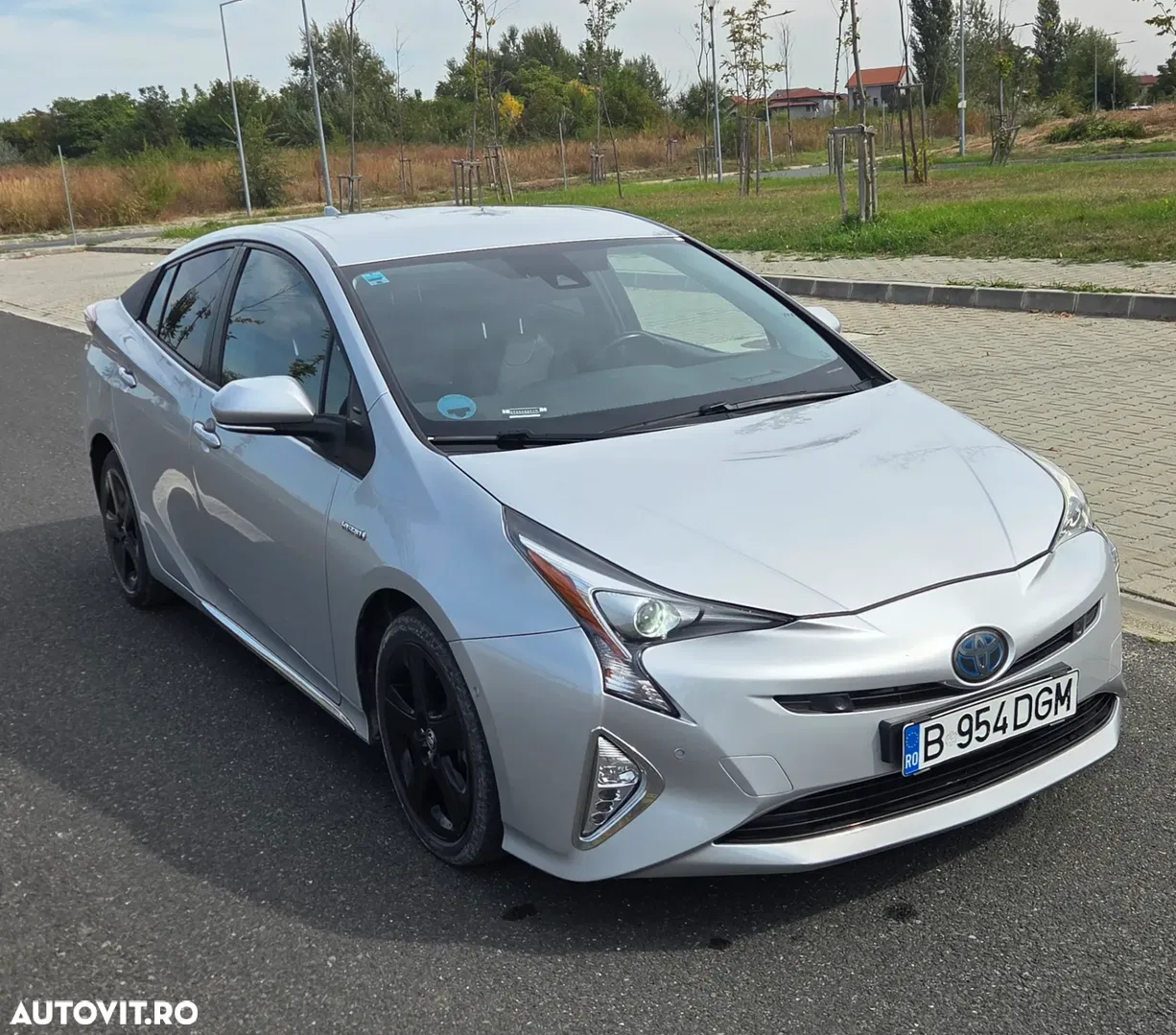 Toyota Prius Hybrid Comfort — photo 1 of 12