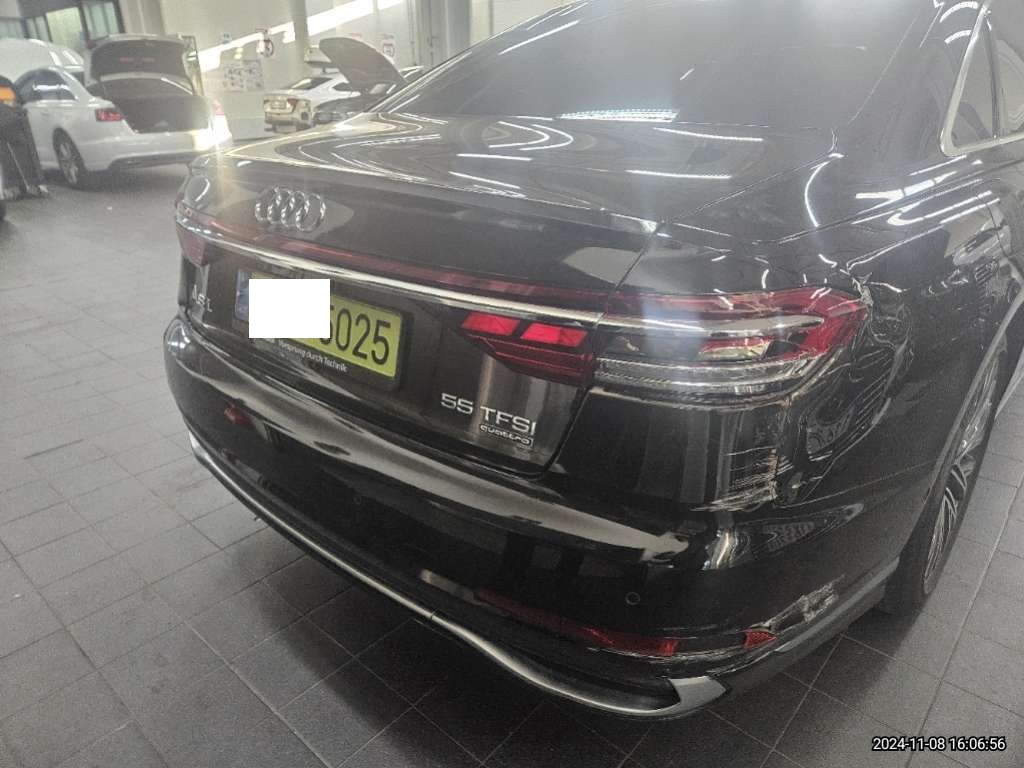 2023 Audi A8 L 55 TFSI quattro, photograph 1