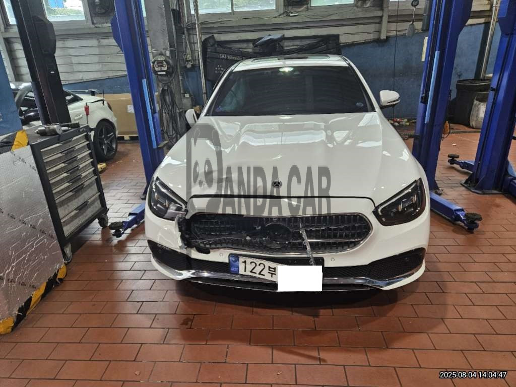 2023 Mercedes-Benz E250, photograph 1