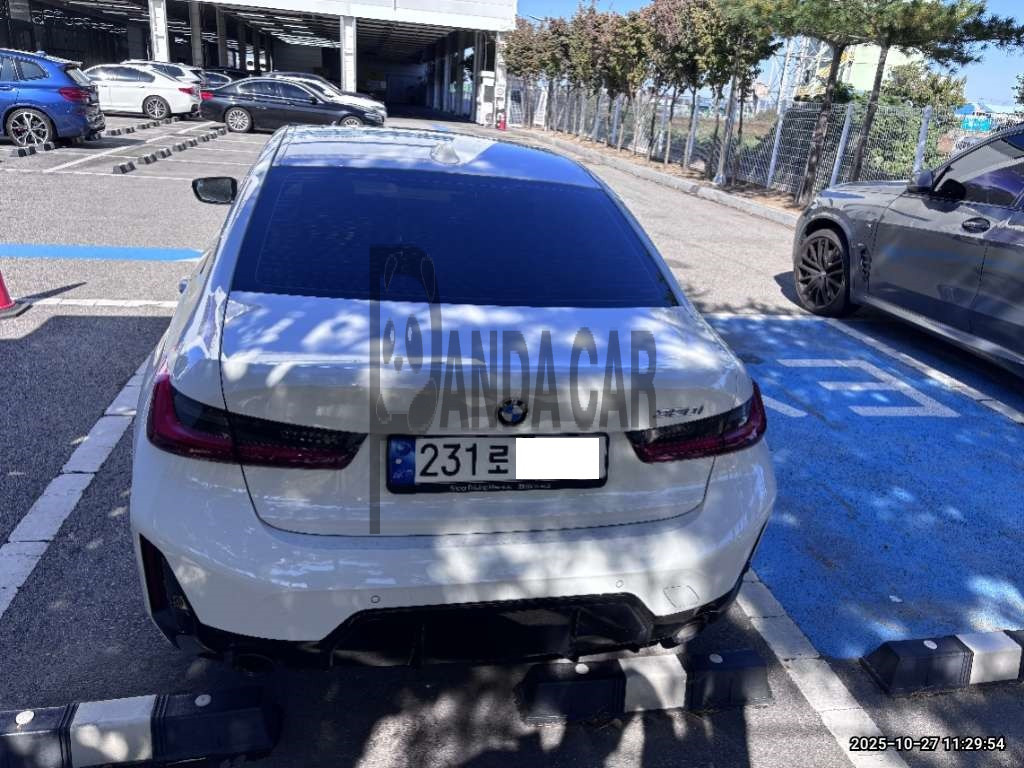 2023 BMW 320i, photograph 2