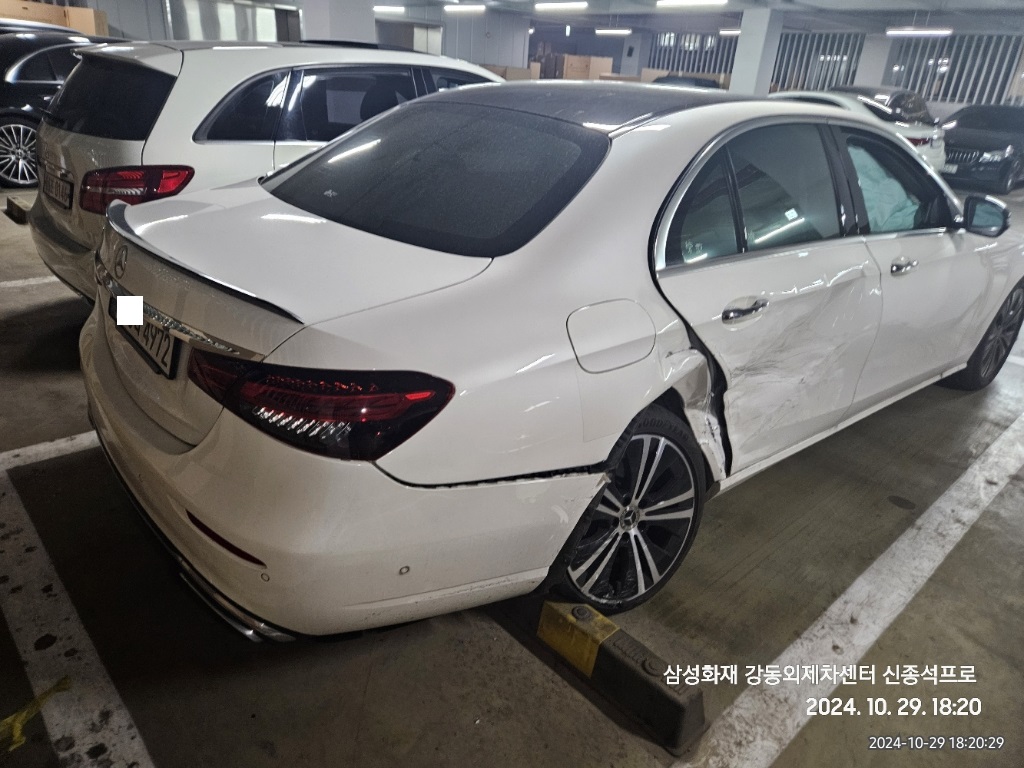 2021 Mercedes-Benz E250, photograph 2