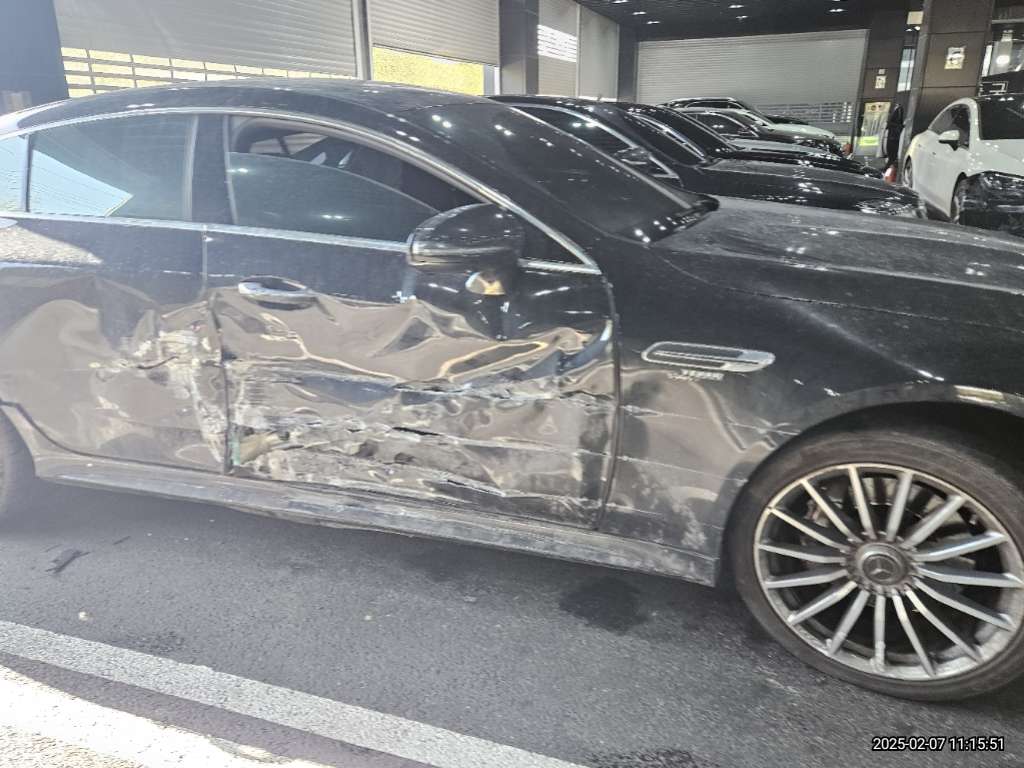 2021 Mercedes-Benz MercedesAMG GT43 4MATIC +, photograph 3