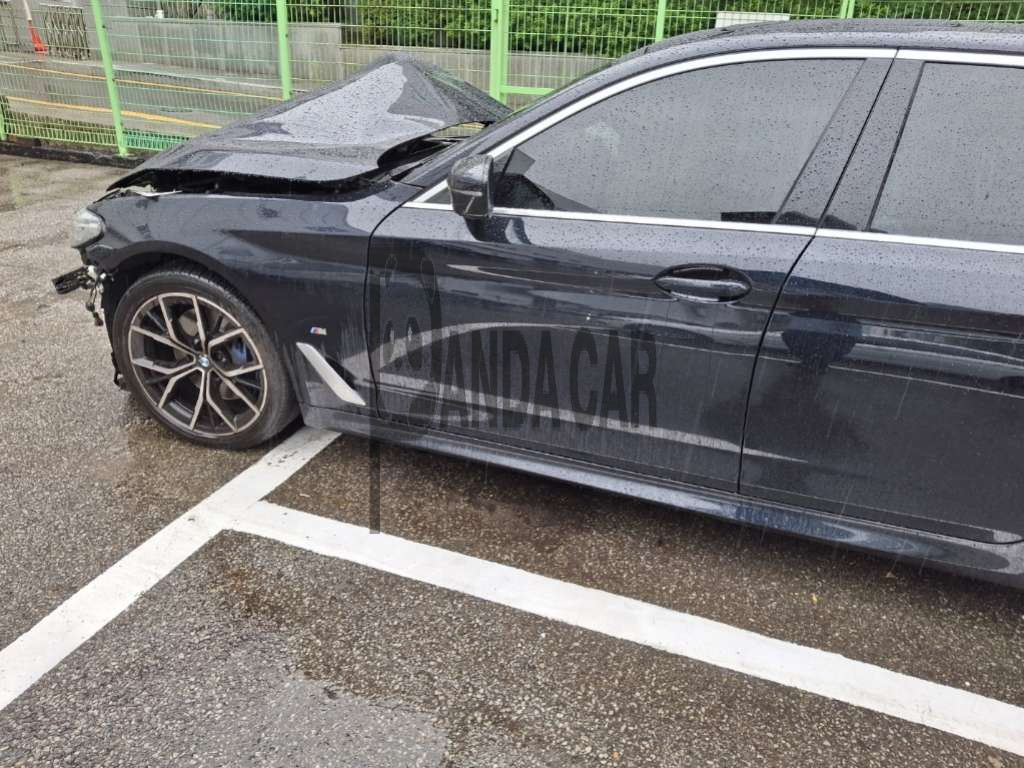 2021 BMW 530i xDrive, photograph 2