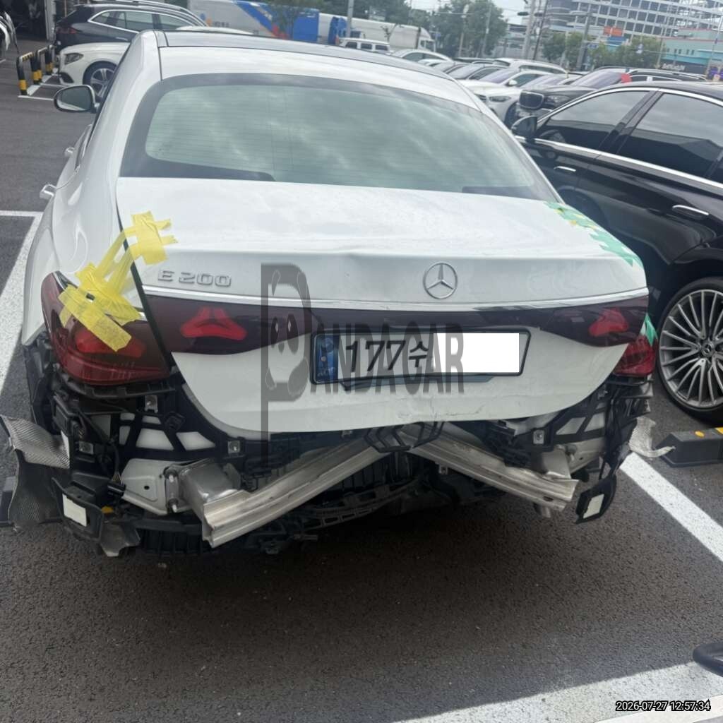 2025 Mercedes-Benz E 200, photograph 5