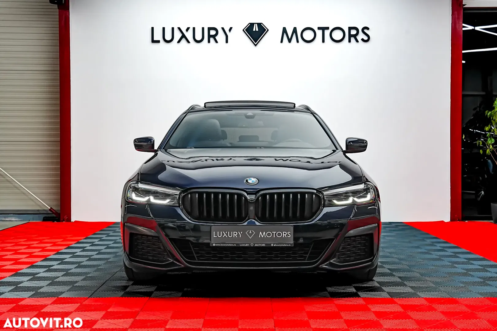 2023 BMW Seria 5 520i Aut. M Sport Edition, photograph 3