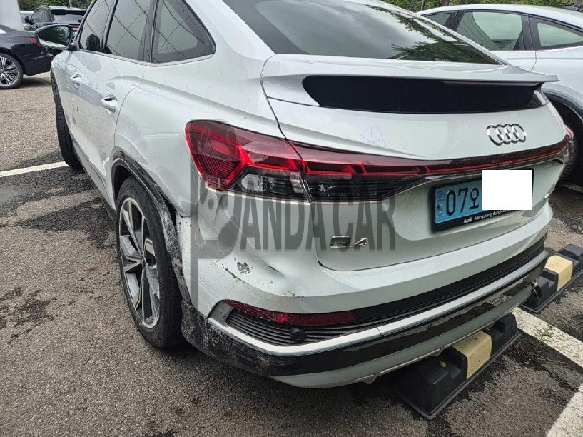 2023 Audi Q4 Sportback 40 e-tron, photograph 4
