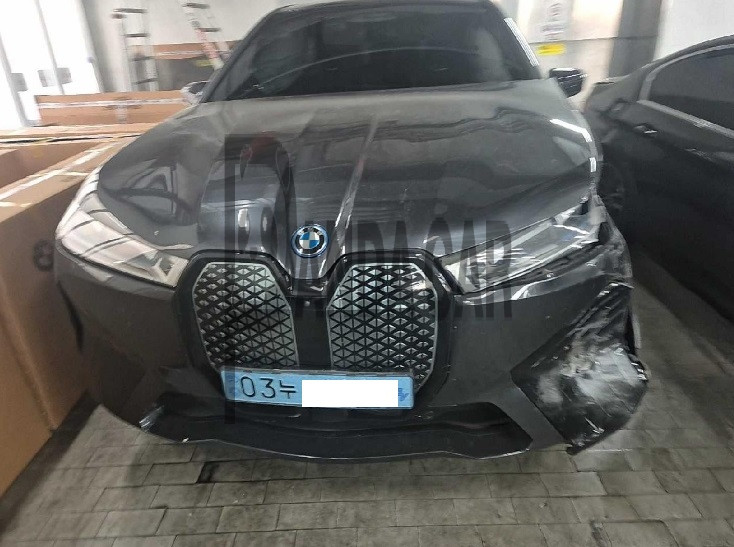 2023 BMW iX xDrive50, photograph 1