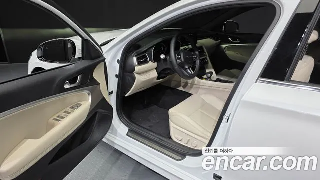 Genesis G70 Gasoline 2.5T 2WD — photo 1 of 32