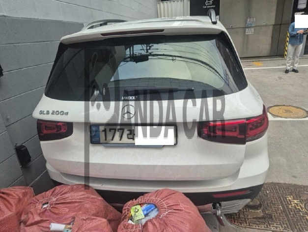 2022 Mercedes-Benz GLB200 d, photograph 4