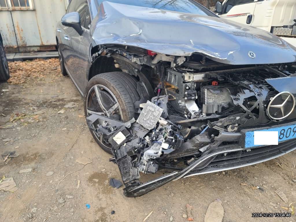 2023 Mercedes-Benz EQE350 4MATIC, photograph 2