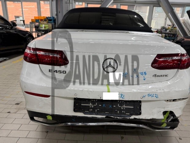 2020 Mercedes-Benz E450 4MATIC Cabriolet, photograph 2