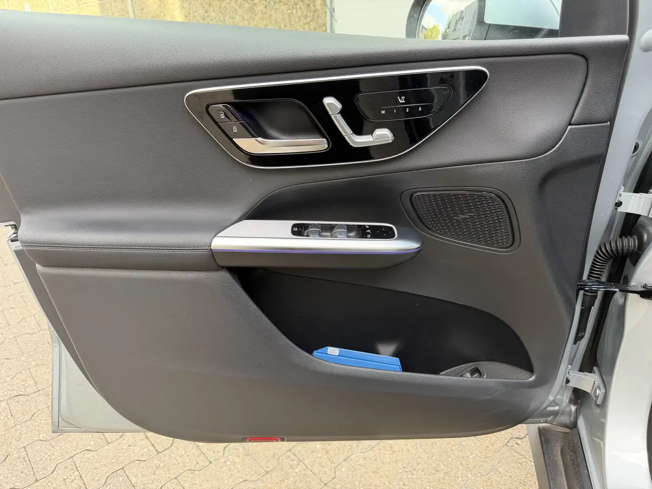 2025 Mercedes-Benz GLC 300 de 4Matic 9G-TRONIC Edition Avantgarde, photograph 5