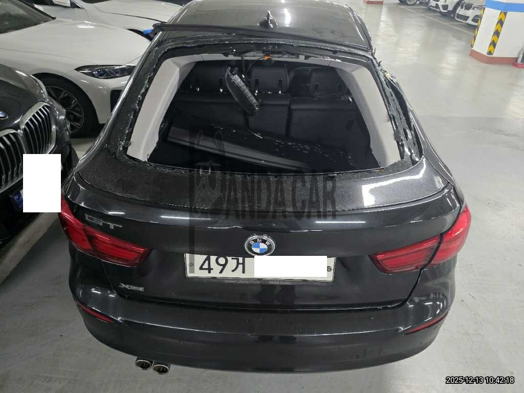 2017 BMW 320d Gran Turismo xDrive, photograph 2