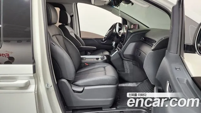 2025 Hyundai Staria L3.5 Cargo 5-Seater, photograph 2