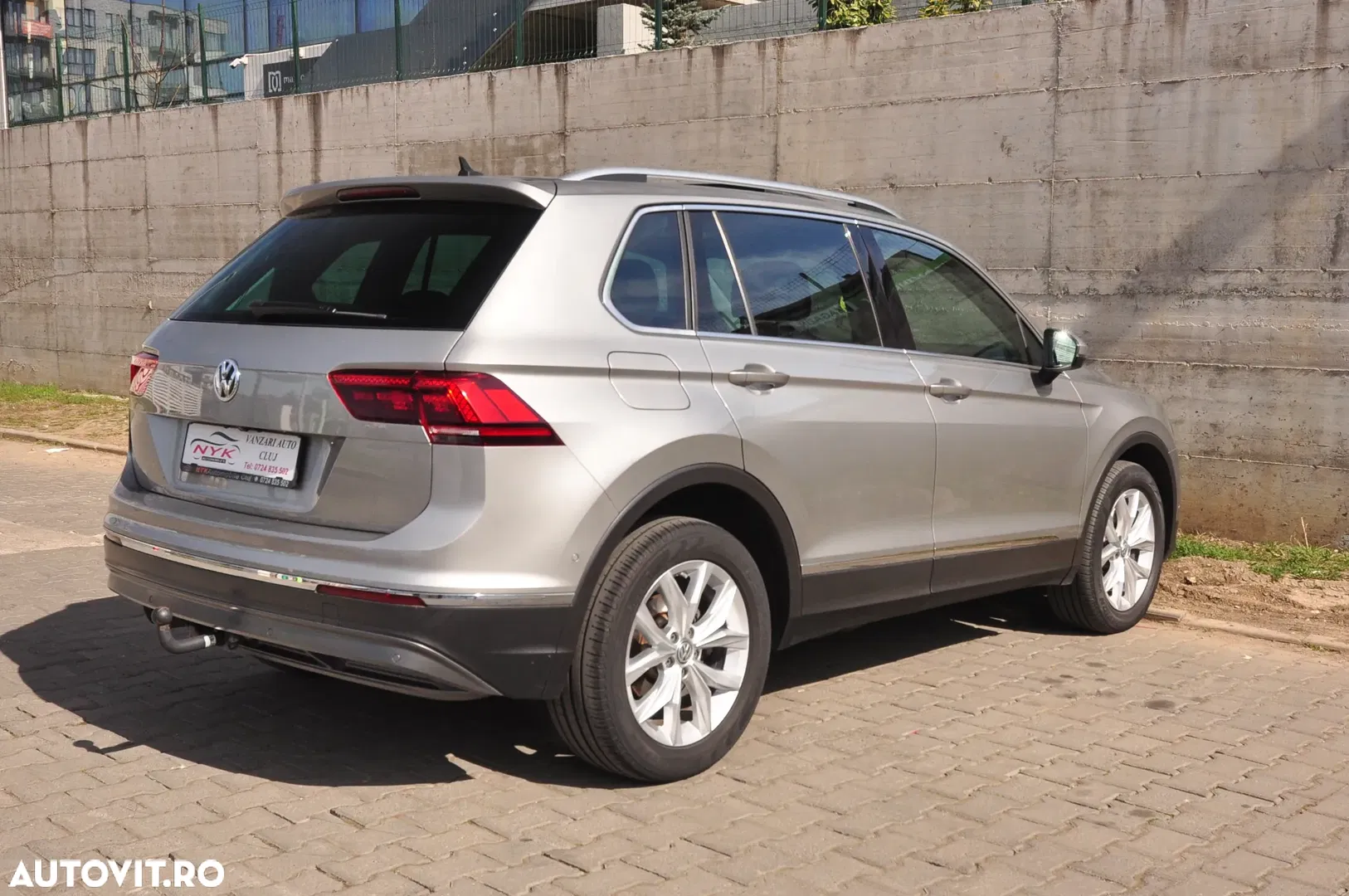 2018 Volkswagen Tiguan 2.0 TDI 4Mot DSG Highline, photograph 3