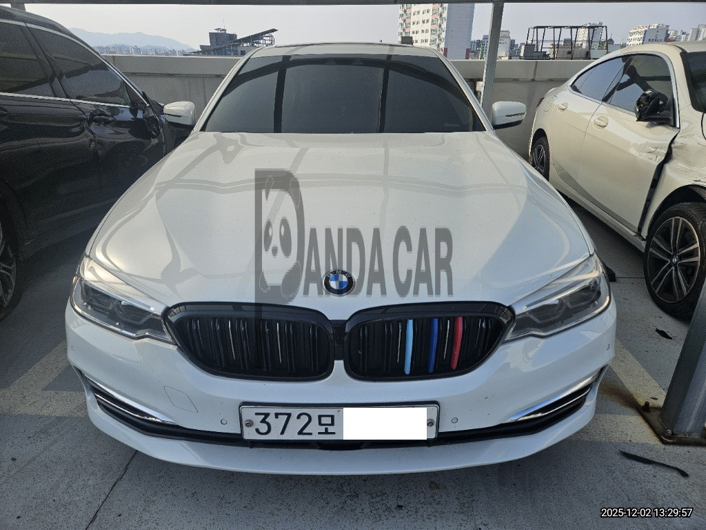 2020 BMW 530i Luxury, photograph 1