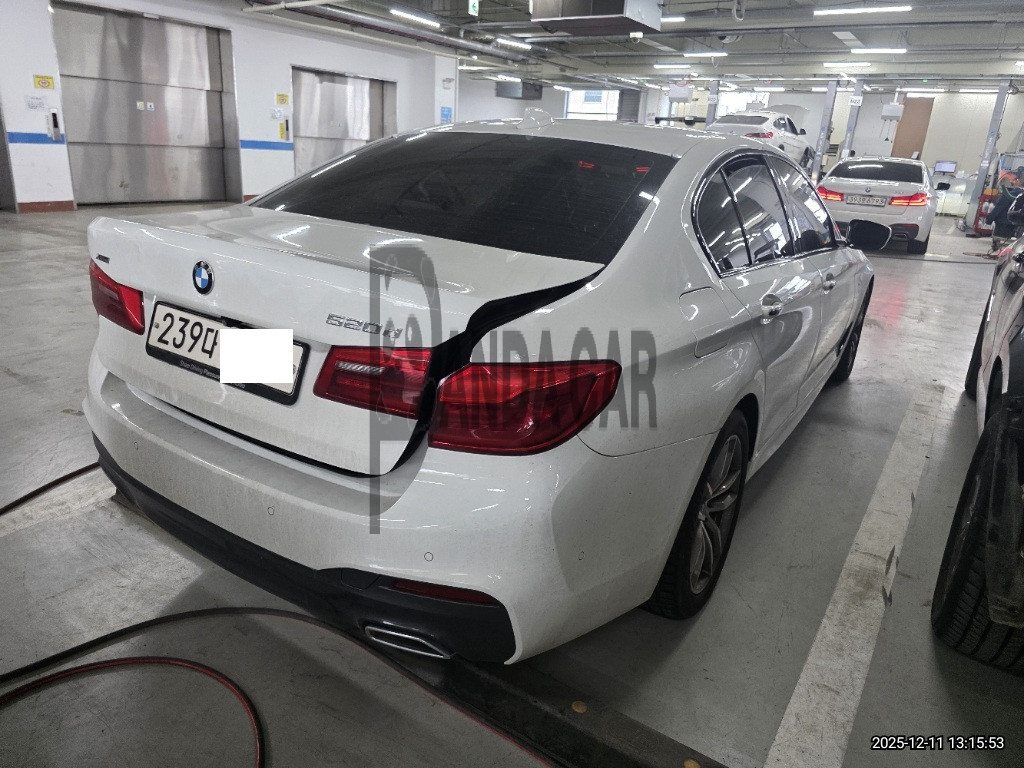 2017 BMW 520d xDrive, photograph 3